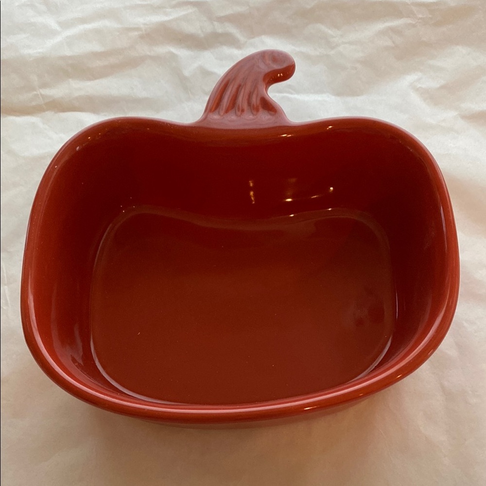 Chantal Red Tomato Baking Dish. 3 cup. New, never used.  Oven, microwave safe.